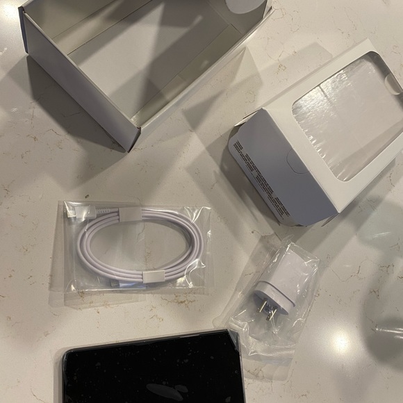 Samsung Galaxy S21 FE - Picture 3 of 6